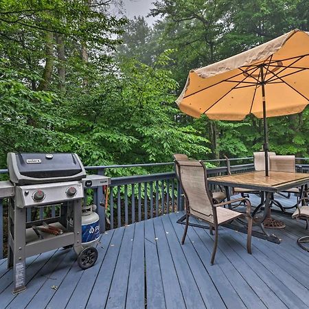 Spacious Tobyhanna Home With Lake Access And Fire Pit! Екстер'єр фото