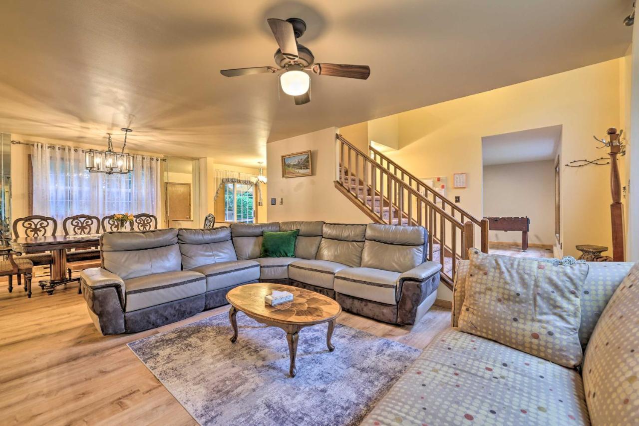 Spacious Tobyhanna Home With Lake Access And Fire Pit! Екстер'єр фото