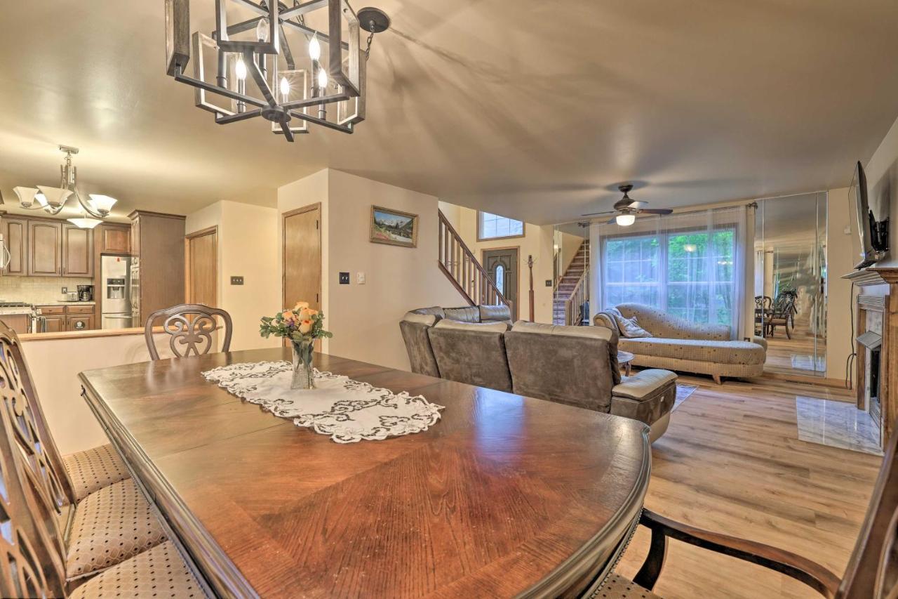 Spacious Tobyhanna Home With Lake Access And Fire Pit! Екстер'єр фото