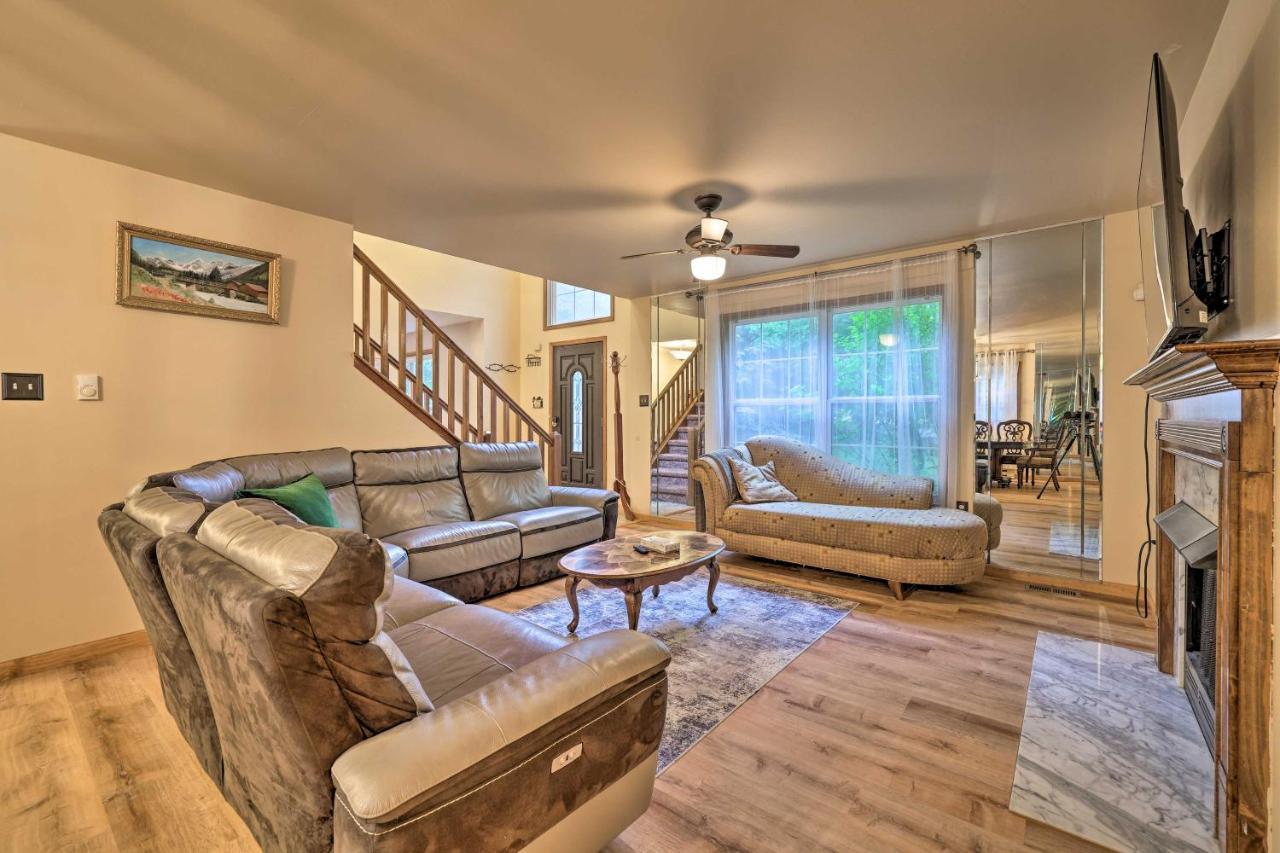 Spacious Tobyhanna Home With Lake Access And Fire Pit! Екстер'єр фото