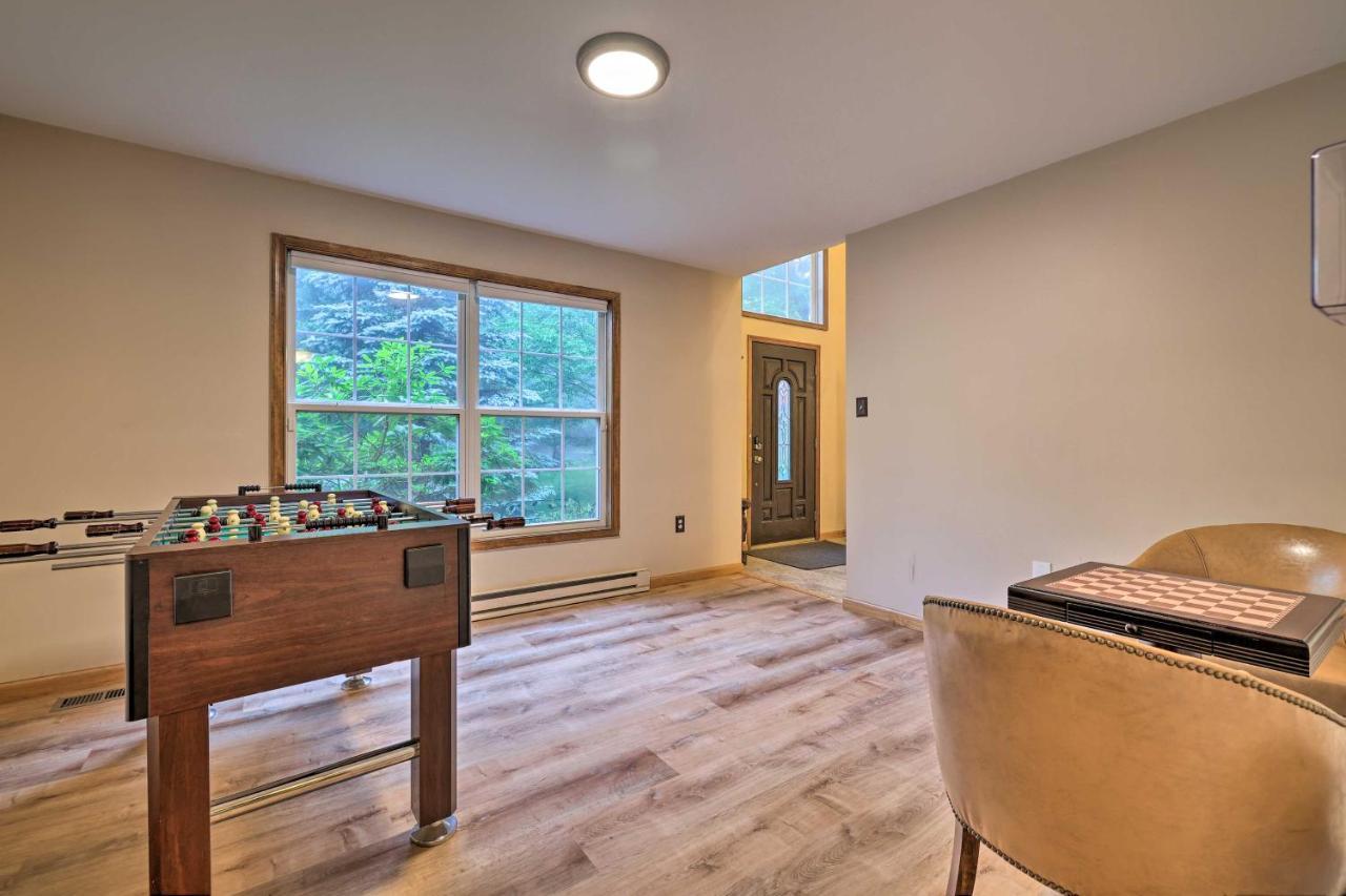 Spacious Tobyhanna Home With Lake Access And Fire Pit! Екстер'єр фото