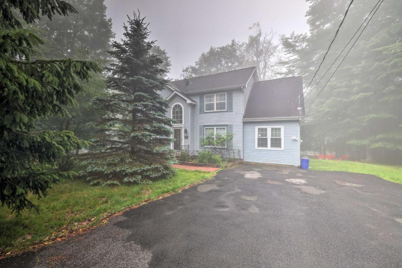 Spacious Tobyhanna Home With Lake Access And Fire Pit! Екстер'єр фото
