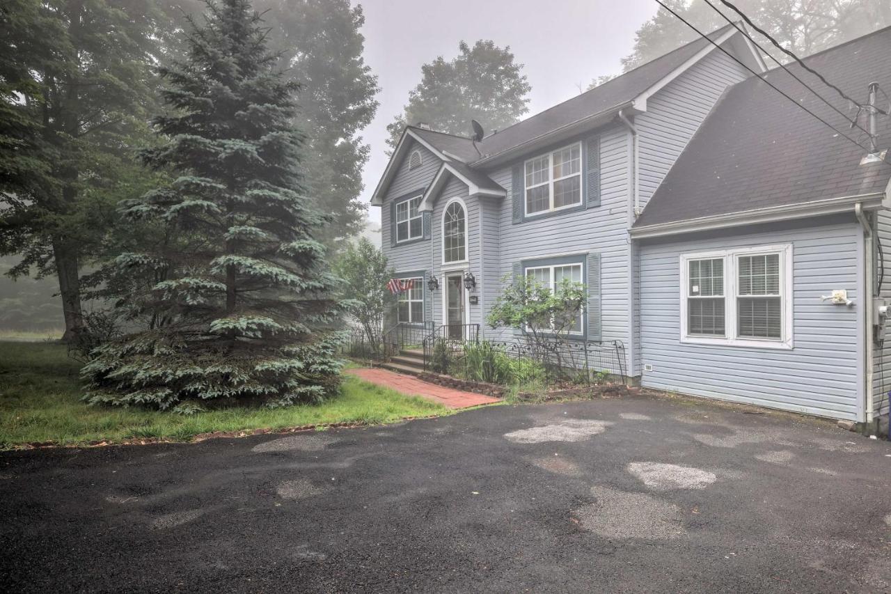 Spacious Tobyhanna Home With Lake Access And Fire Pit! Екстер'єр фото