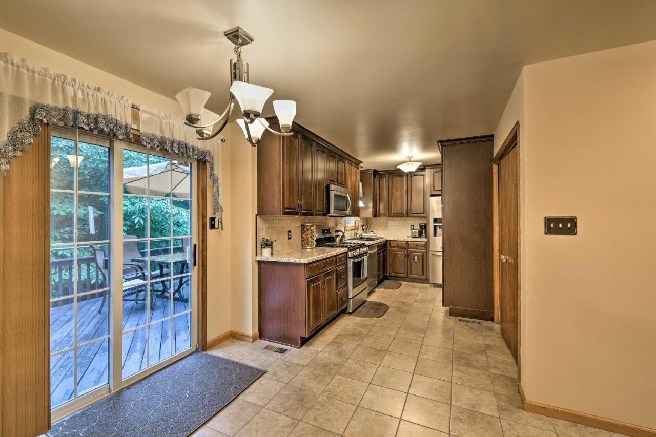 Spacious Tobyhanna Home With Lake Access And Fire Pit! Екстер'єр фото