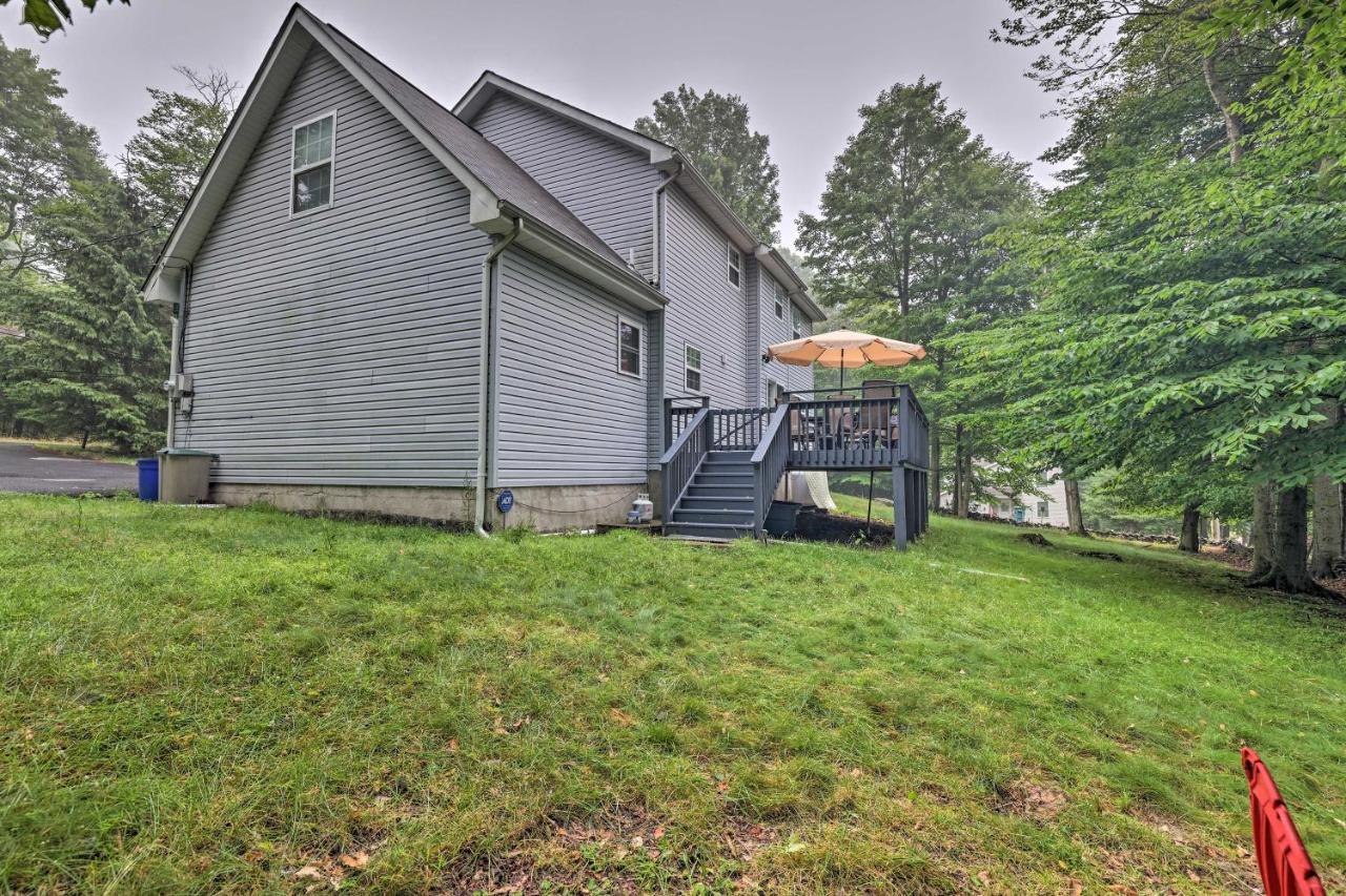 Spacious Tobyhanna Home With Lake Access And Fire Pit! Екстер'єр фото