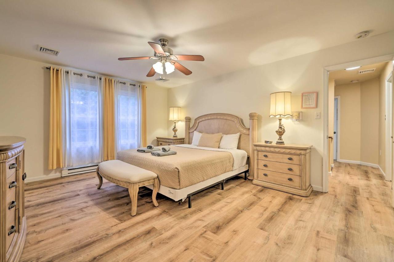 Spacious Tobyhanna Home With Lake Access And Fire Pit! Екстер'єр фото