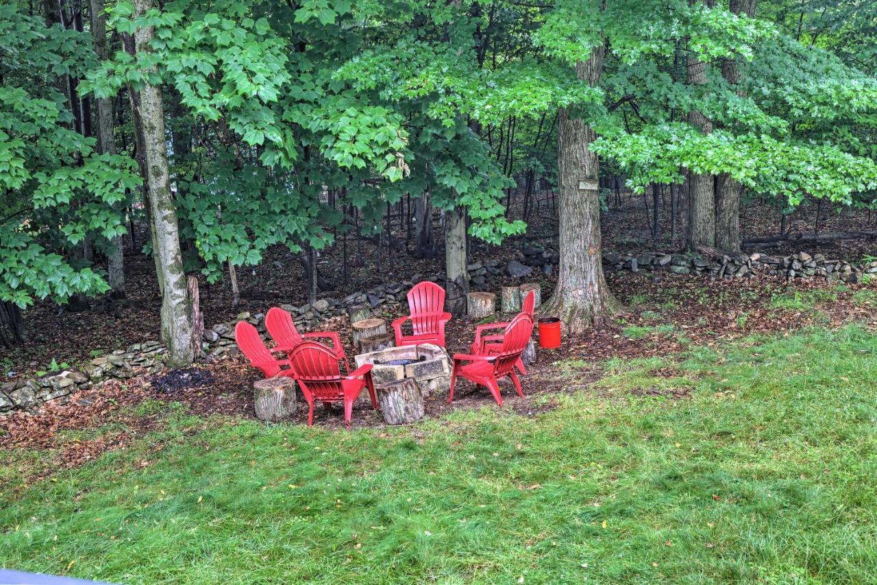 Spacious Tobyhanna Home With Lake Access And Fire Pit! Екстер'єр фото